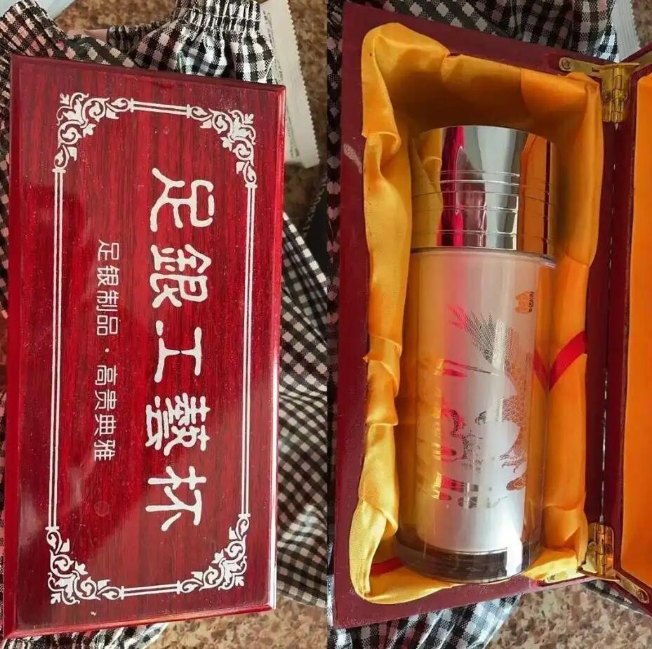 王女士3年前買鑽戒的贈品銀杯回收價值反超。（圖／翻攝封面新聞）