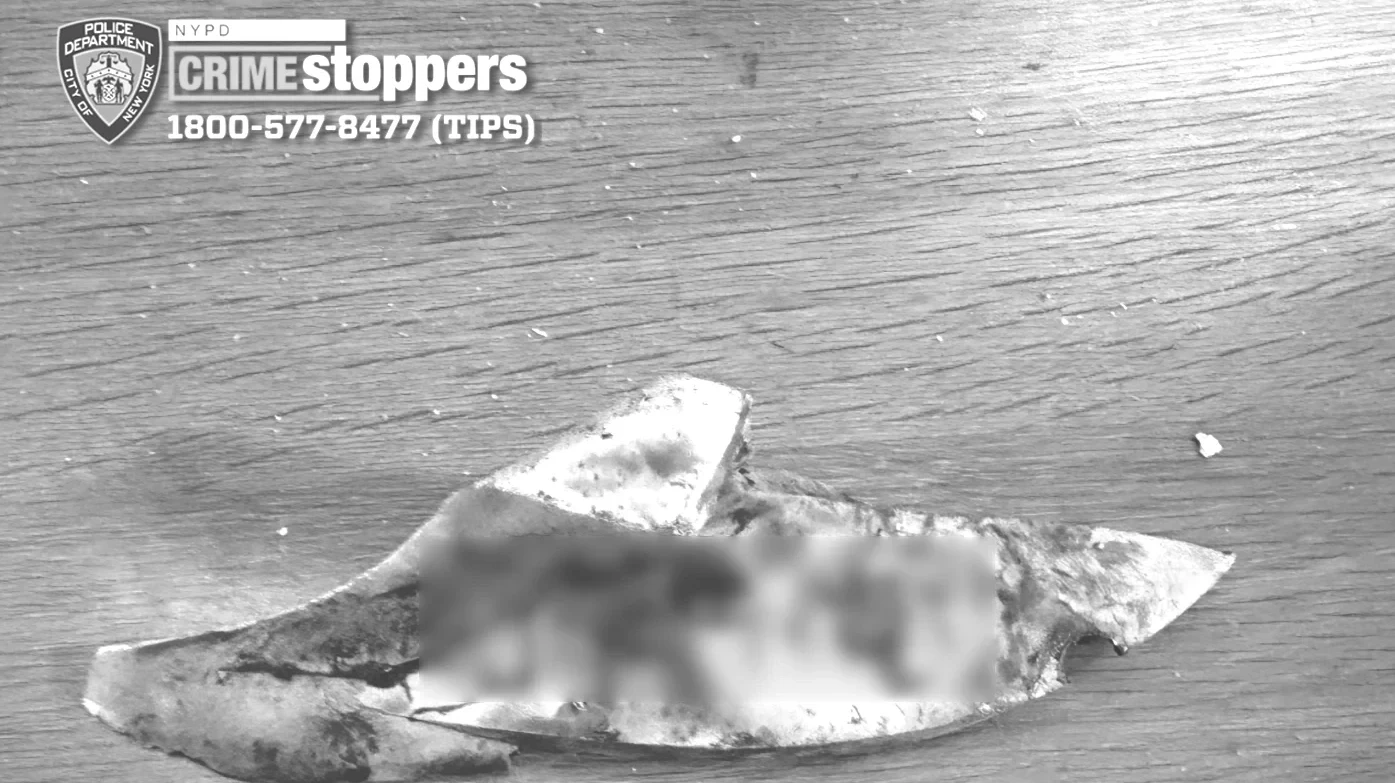 警方公布的該名被擊斃男子持有的「自製」武器。（圖／翻攝X「@NYPDnews」）