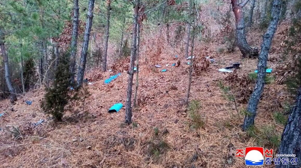 北韓官媒釋出照片，稱南韓無人機入侵領空遭擊墜。（圖／路透）