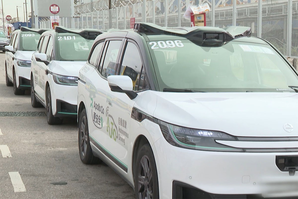 運輸署發出6個自動駕駛車輛先導牌照,相關自動車已累計安全行駛逾8萬公里。(政府新聞網影片截圖)