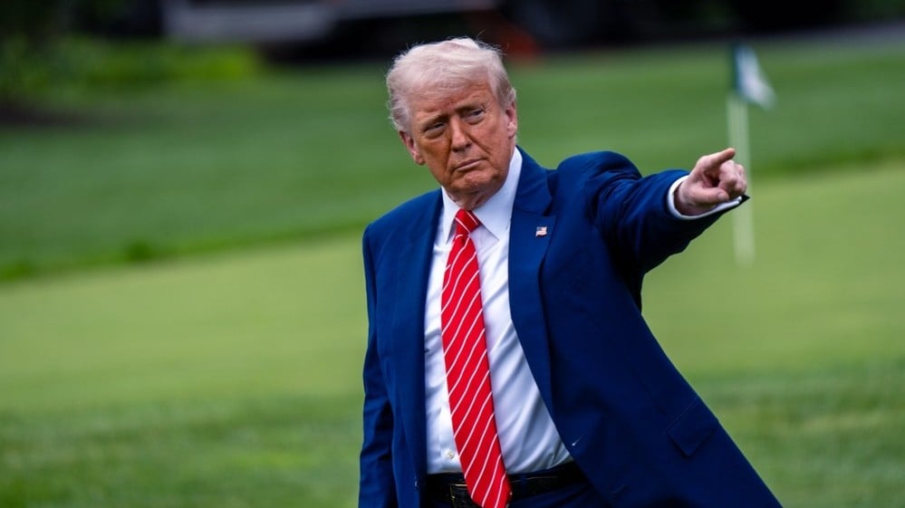 現年79歲的特朗普日前接受《華爾街日報》專訪表示，他每日服用325毫克的阿士匹靈，並解釋外界關注他的手部瘀青情形，正是因為服用阿士匹靈所致；醫生曾多次建議他降低劑量，他仍選擇維持現行做法。