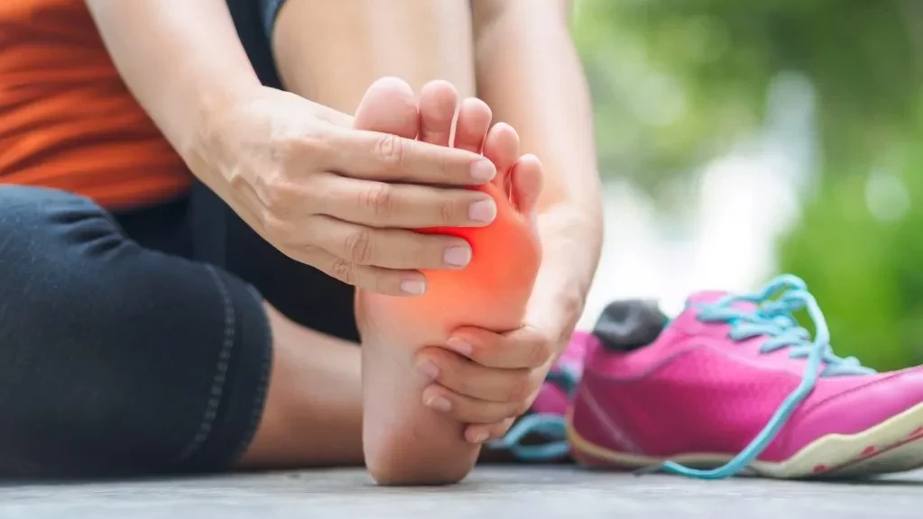 充足休息配合換鞋 可解決腳底痛