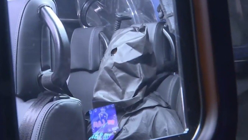 旺角6惡煞上門尋仇爆錯門，街坊報警一男被捕。(有線新聞截圖)