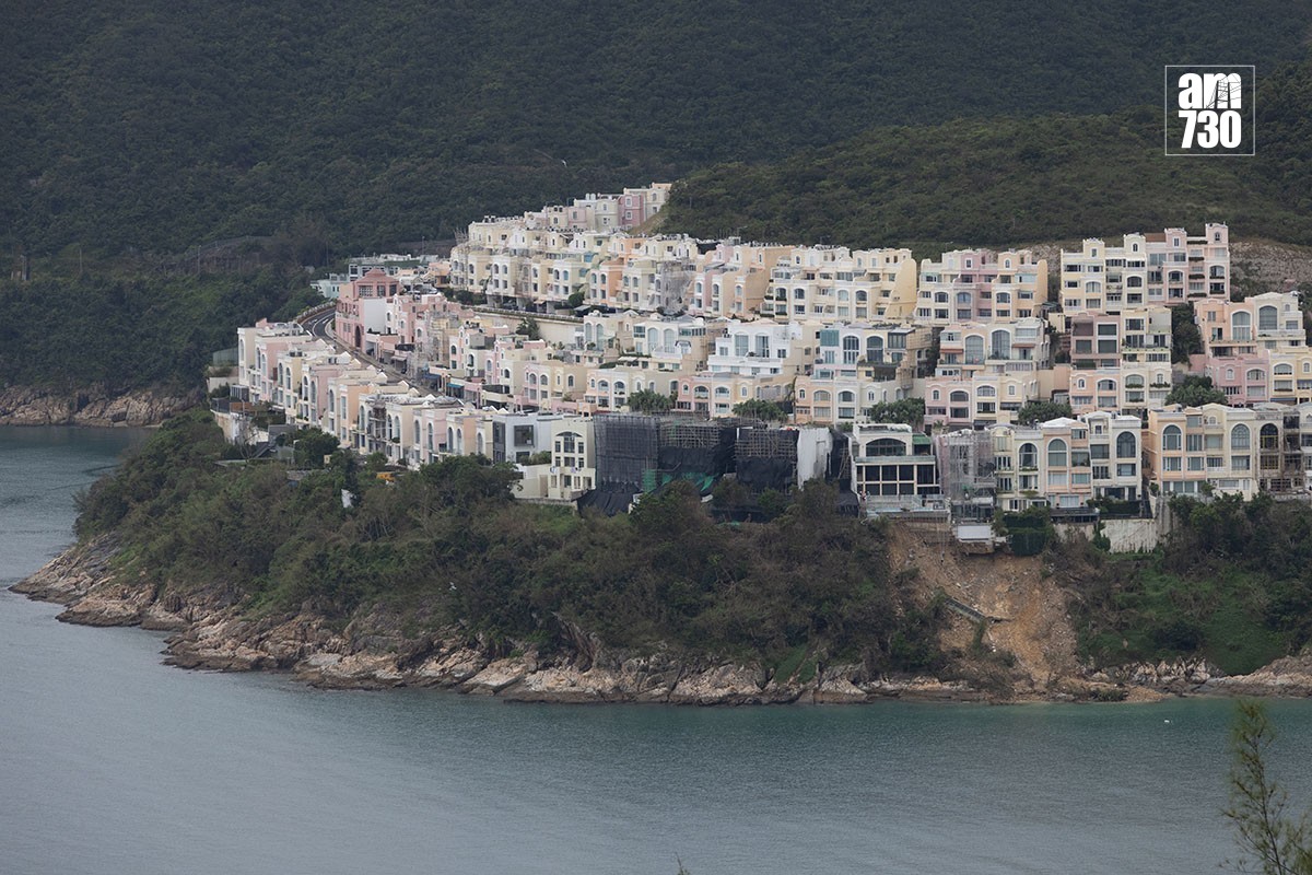 屋宇署2023年9月大規模巡查紅山半島臨海一帶獨立屋。(資料圖片/蘇文傑攝)