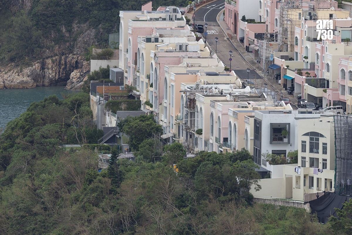 屋宇署2023年9月大規模巡查紅山半島臨海一帶獨立屋。(資料圖片/蘇文傑攝)