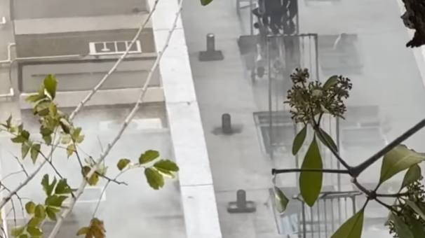 屯門兆麟苑翠麟苑有單位起火冒出濃煙。(facebook@真.屯門友 Jessica Lai）