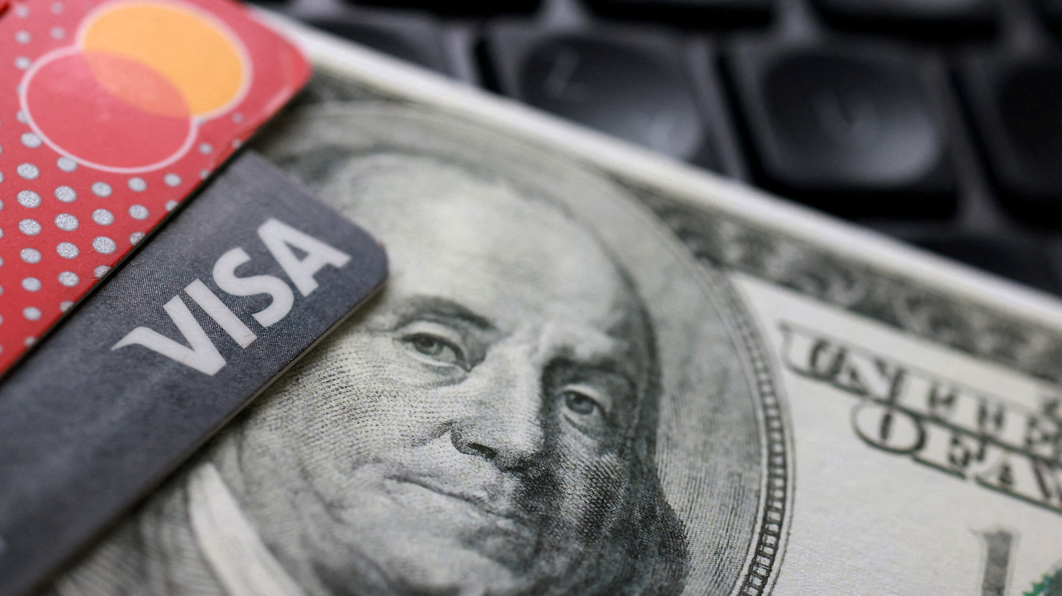 2026 01 12T101528Z 1954882566 RC2GYGA8C7Z4 RTRMADP 3 USA TRUMP CREDIT CARD WALL STREET