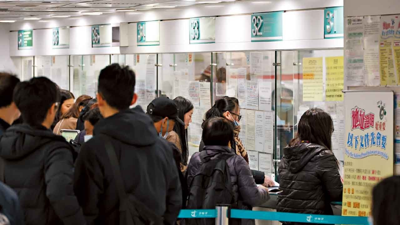 運輸署免試簽發香港正式駕駛執照全面實施「電子即日籌」安排。(資料圖片)