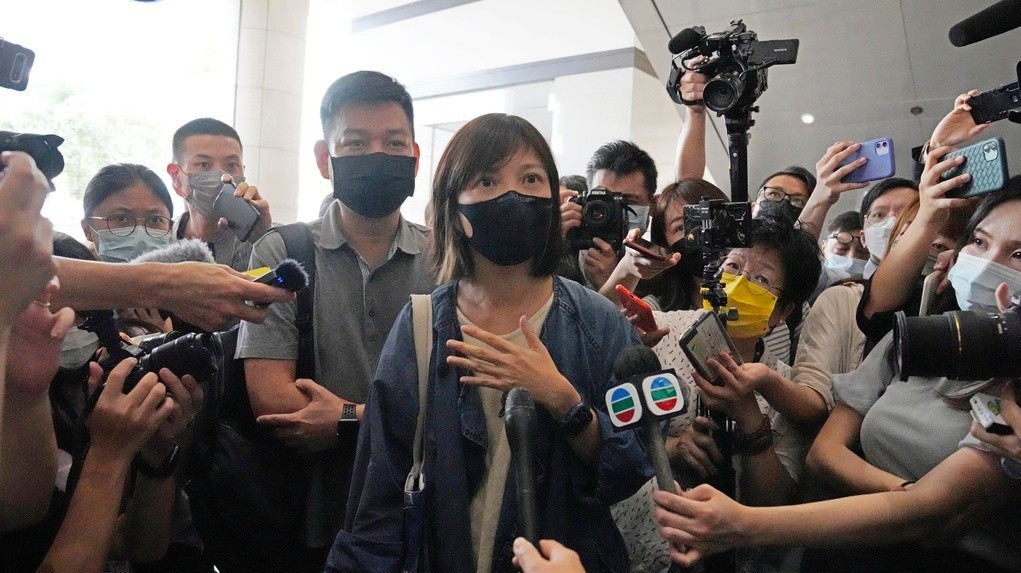 黎智英案已認罪的《蘋果日報》前高層求情，時任副社長陳沛敏一方冀可獲減刑一半。(美聯社資料圖片)