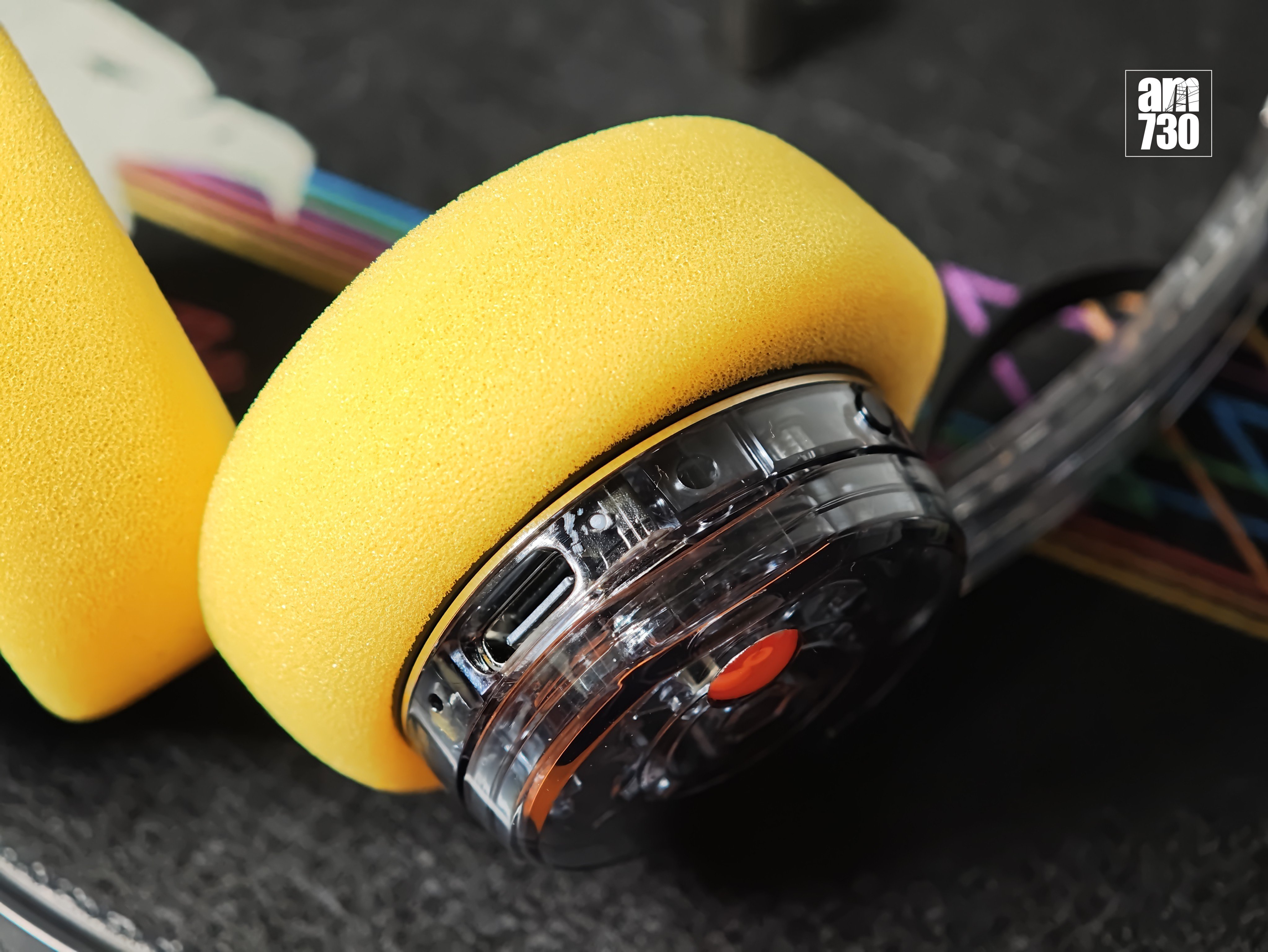 MONDO On-Ear Freestyle以USB-C充電。