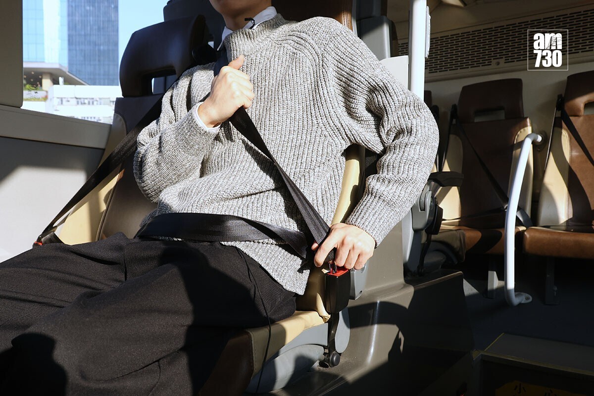 巴士乘客本月25日起須佩戴安全帶。(資料圖片／林俊源攝)