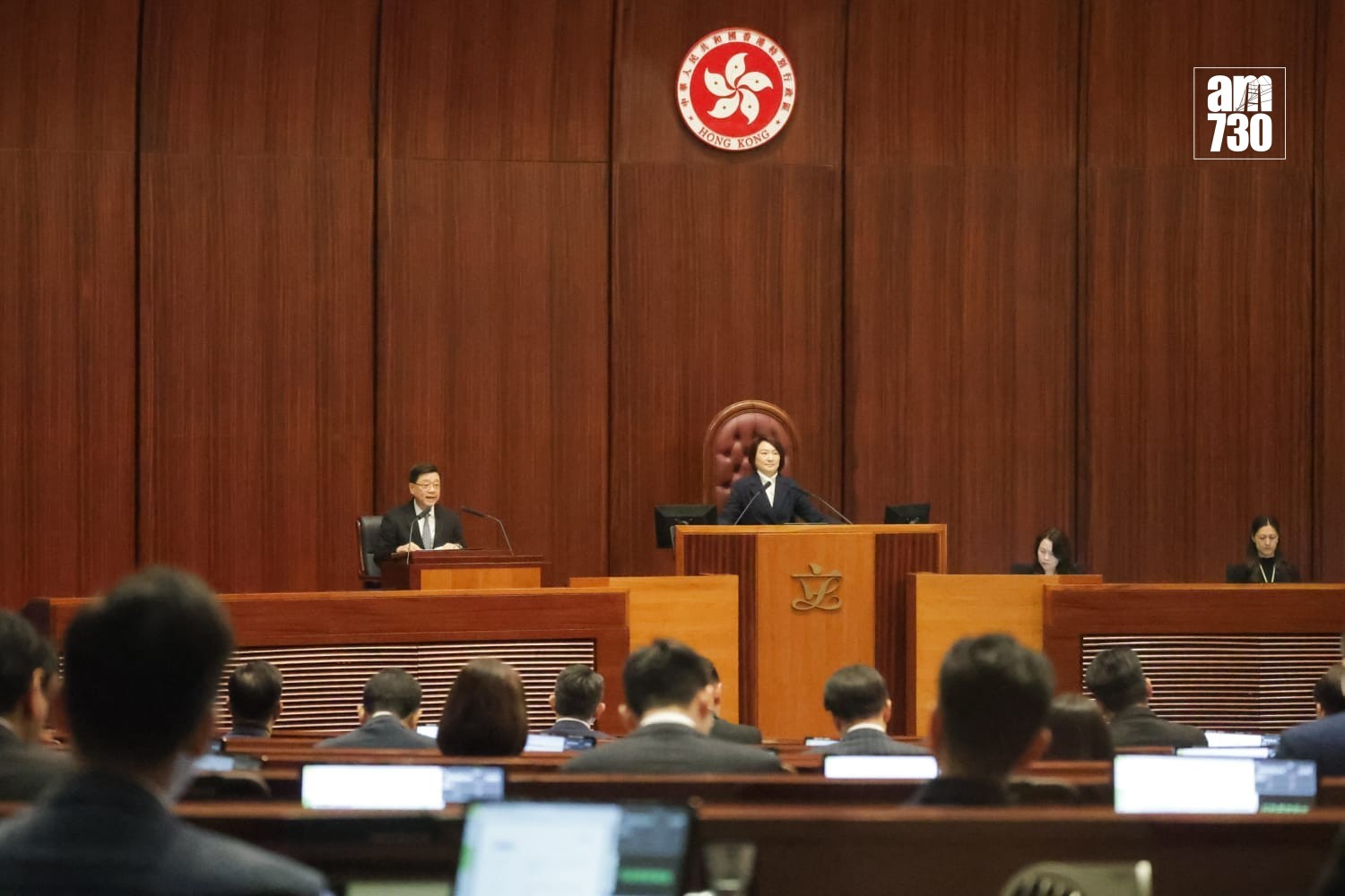 立法會今日召開今屆首次大會,討論政府提出有關大埔宏福苑火災後支援及重建工作的議案。(吳康琦攝)