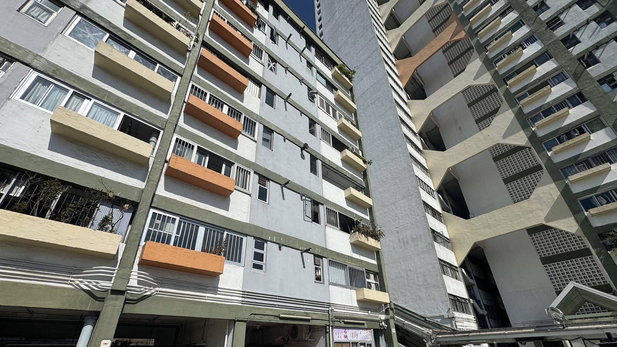 荔景祖堯邨啟謙樓單位起火，一老翁當場死亡(葵青區議員黃俊揚FB)