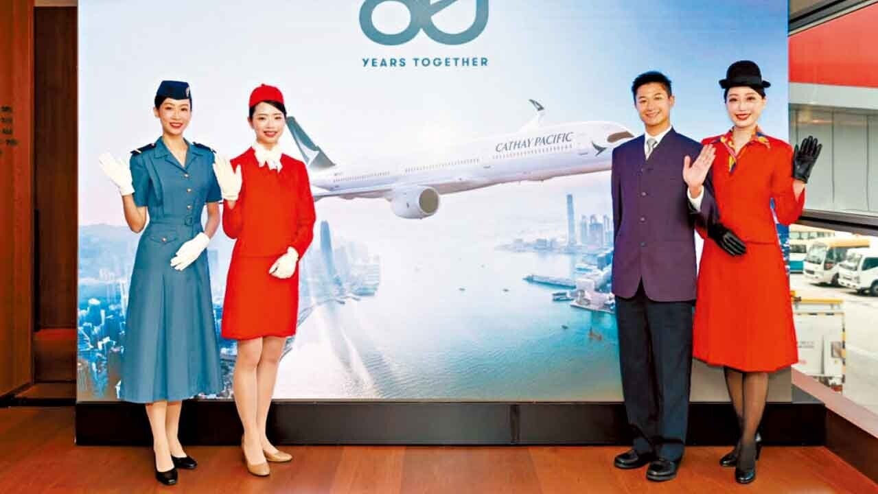 國泰制服：從軍裝風到迷你裙的時代縮影