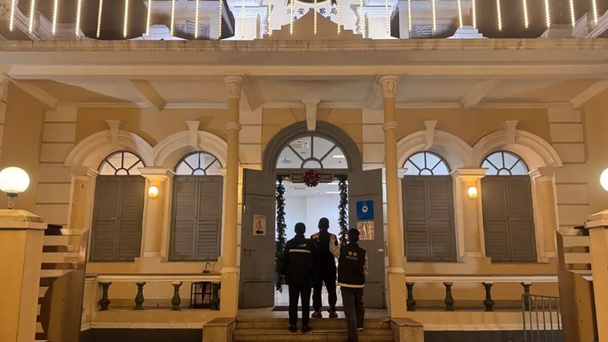 一名香港男子涉嫌在澳門拾獲他人手提電話並據為己有，近日再次入境時被捕。(FB專頁「治安警察局社區警務」)