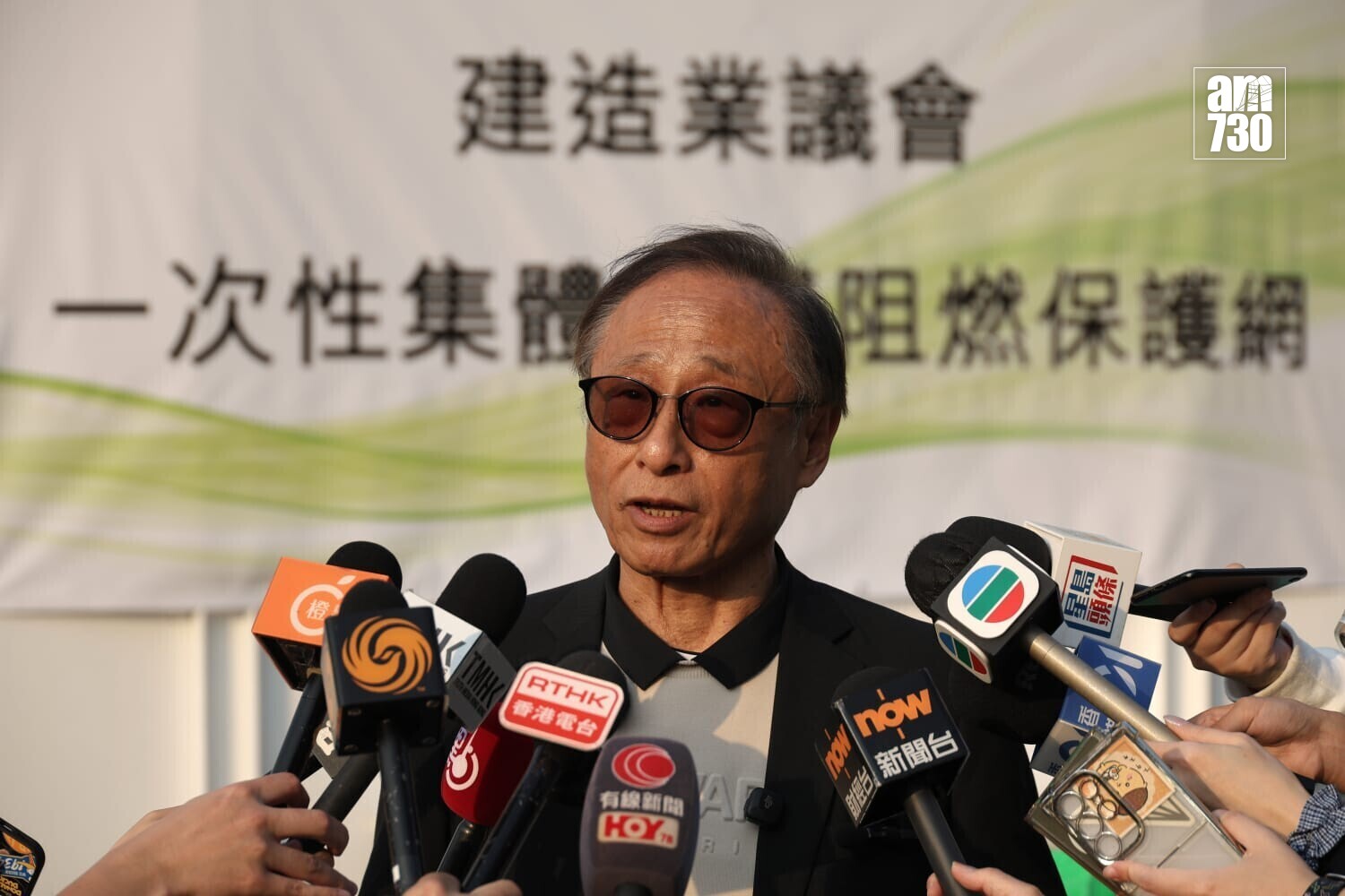 建造業議會為業界集體採購棚網及測試阻燃效能，今日(15日)起陸續分發予已訂購的承建商。(周令知攝)