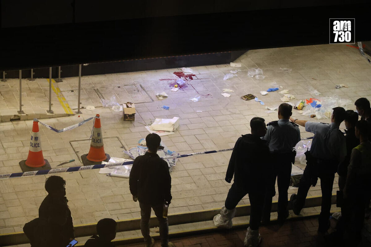 屯門市廣場發生開槍案，大批警員到場調查。(鍾式明攝)