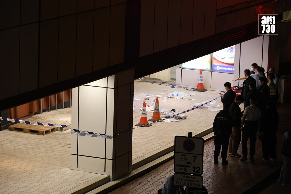 屯門市廣場發生開槍案,大批警員到場調查。(鍾式明攝)