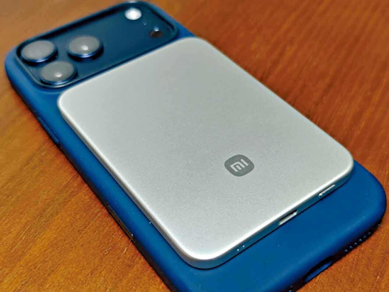 Xiaomi纖薄磁吸行動電源5000 15W特別適合iPhone使用。