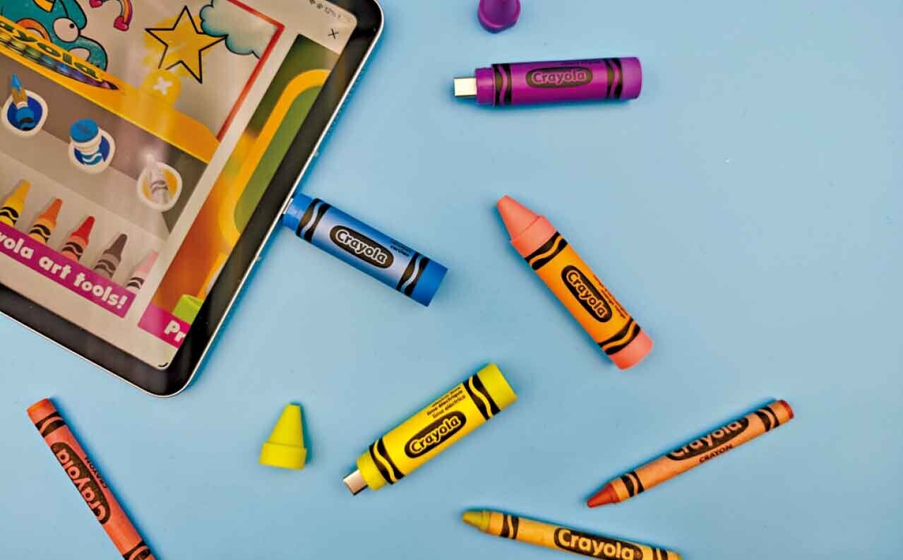 SANDISK Crayola USB-C隨身碟以經典蠟筆造型設計。