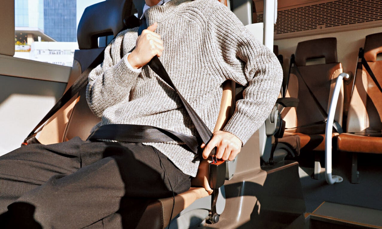 本港今年1月25日起，所有公共交通工具和商用車座位乘客均須佩戴安全帶。(資料圖片)