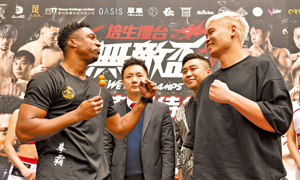 羅四海(右)與Blcak Joe(左)的賽事，據指外圍投注額過億元，超過一場賽馬。(資料圖片)