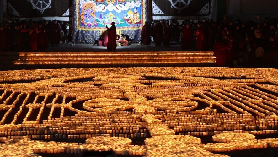 塔爾寺點亮萬盞酥油燈 青海燃燈節有多震撼？