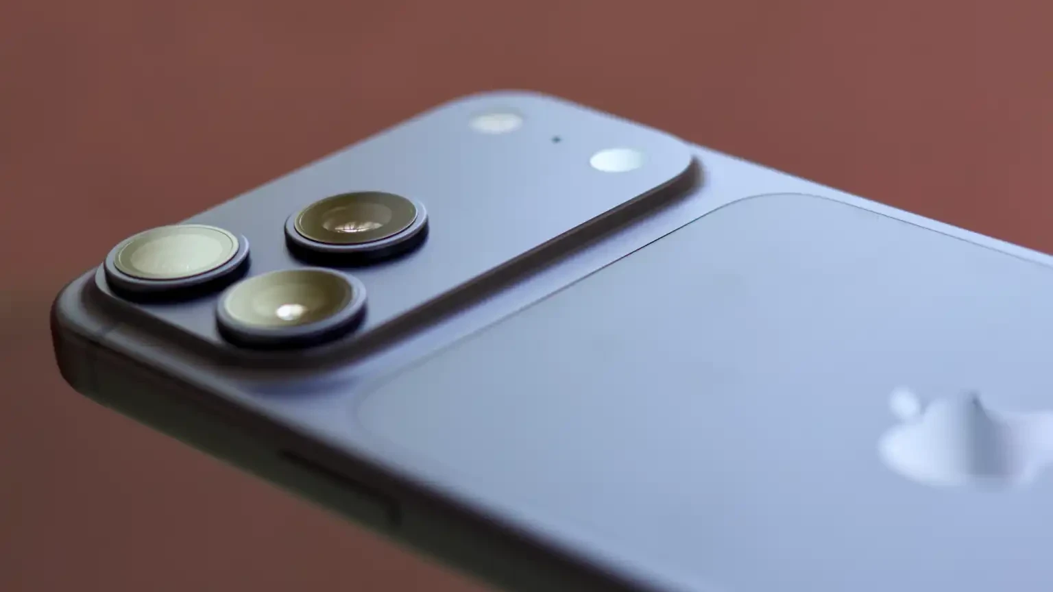 iPhone 18 Pro傳告別動態島 螢幕配置初次曝光