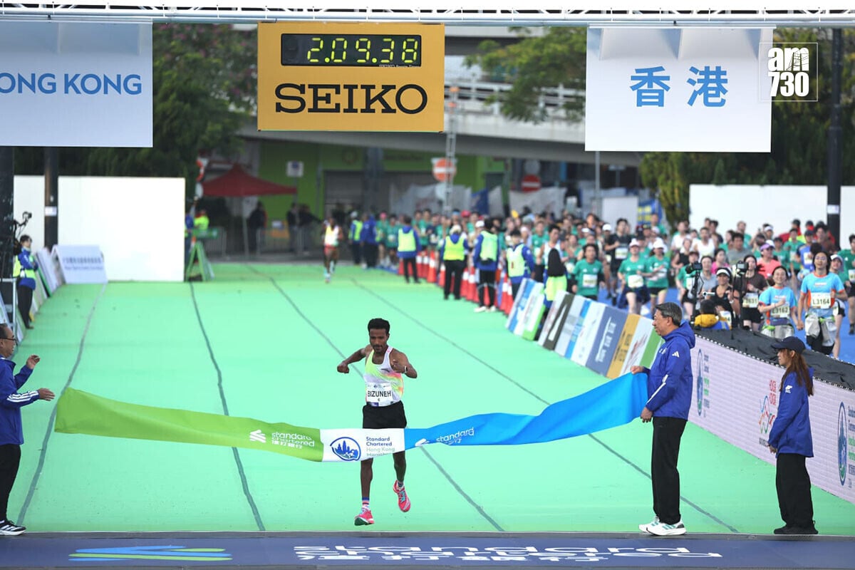 香港馬拉松1月18日舉行，跑手Bizuneh Melaku Belachew衝線成為全馬男子挑戰組冠軍。(林俊源攝)