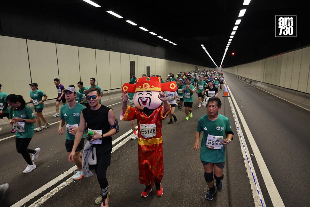 香港馬拉松1月18日舉行，大批跑手悉心打扮出戰。(鍾式明攝)