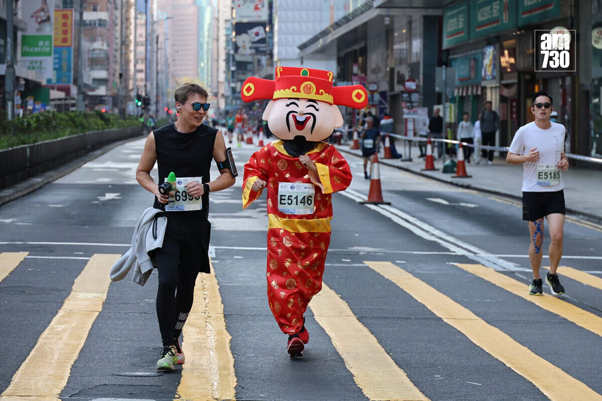 香港馬拉松1月18日舉行，大批跑手悉心打扮出戰。(鍾式明攝)