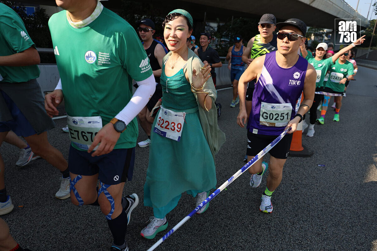 香港馬拉松1月18日舉行，大批跑手悉心打扮出戰。(鍾式明攝)