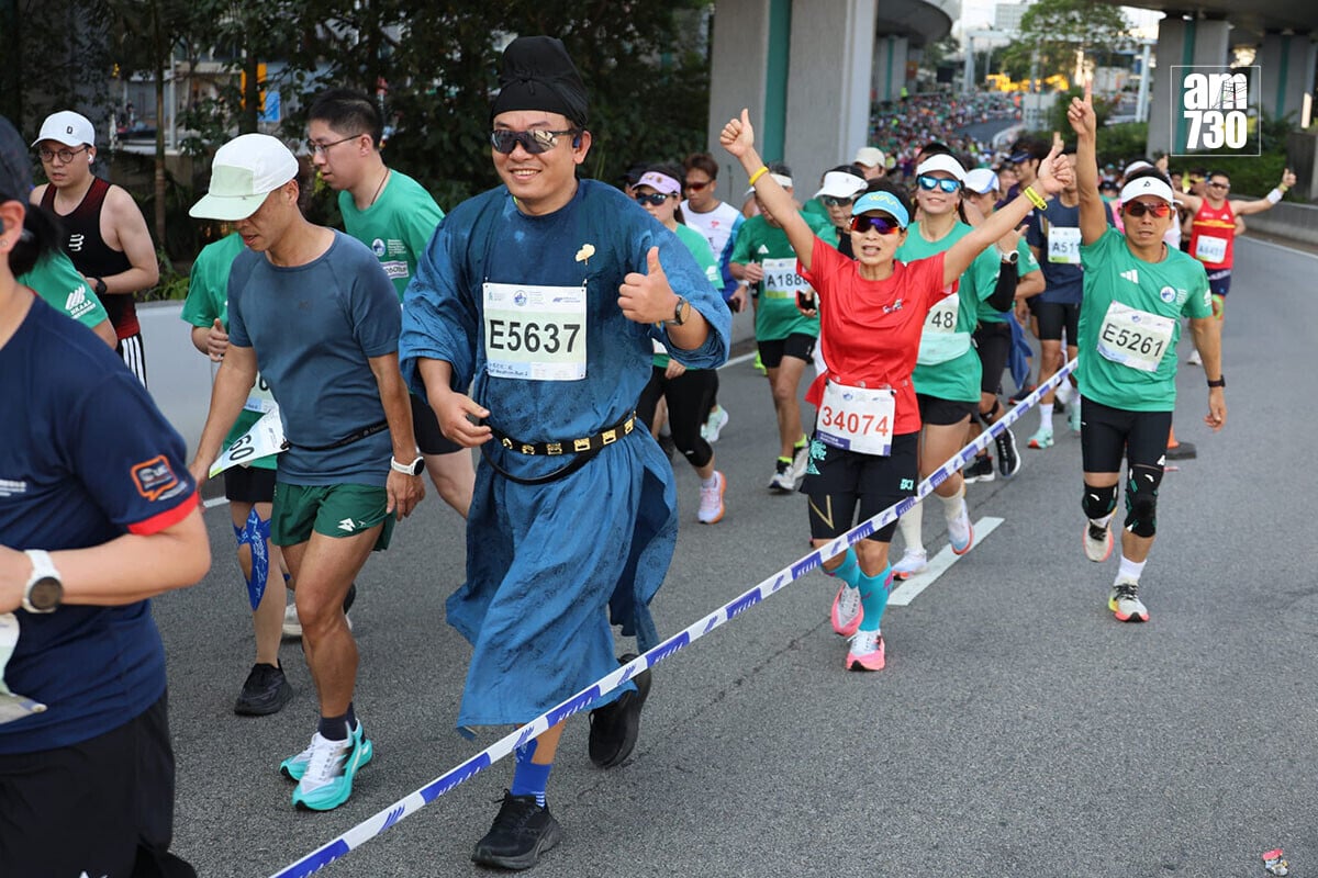 香港馬拉松1月18日舉行，大批跑手悉心打扮出戰。(鍾式明攝)