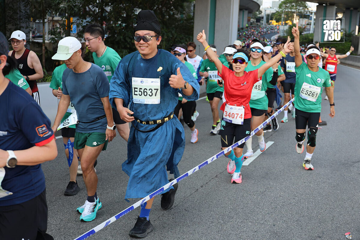 香港馬拉松1月18日舉行，大批跑手悉心打扮出戰。(鍾式明攝)