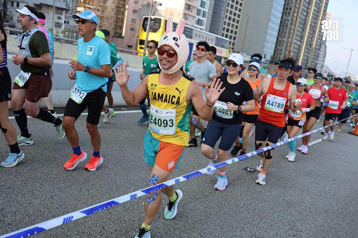 香港馬拉松1月18日舉行，大批跑手悉心打扮出戰。(鍾式明攝)