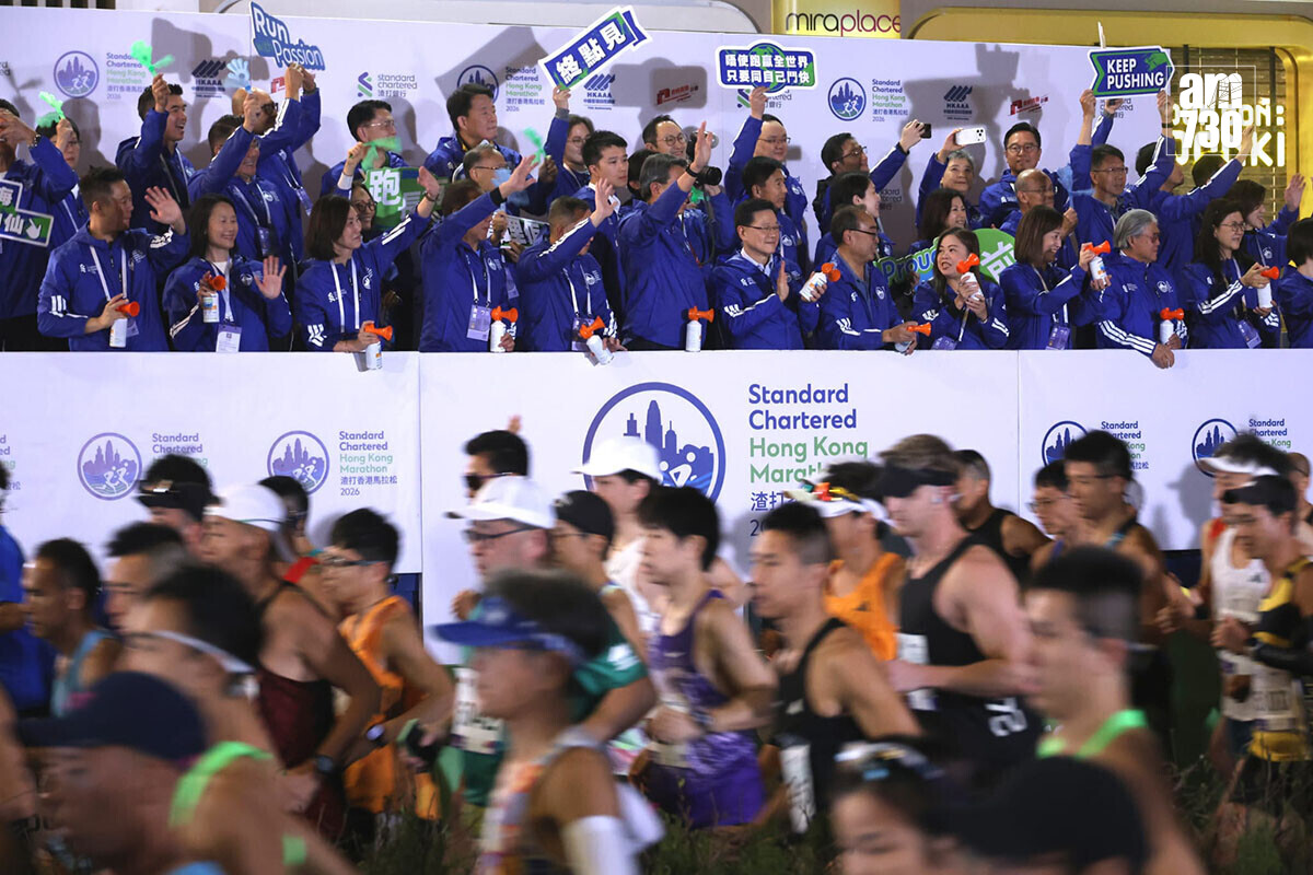 香港馬拉松1月18日舉行，李家超在尖沙咀主持全馬挑戰組賽事起步禮。(林俊源攝)