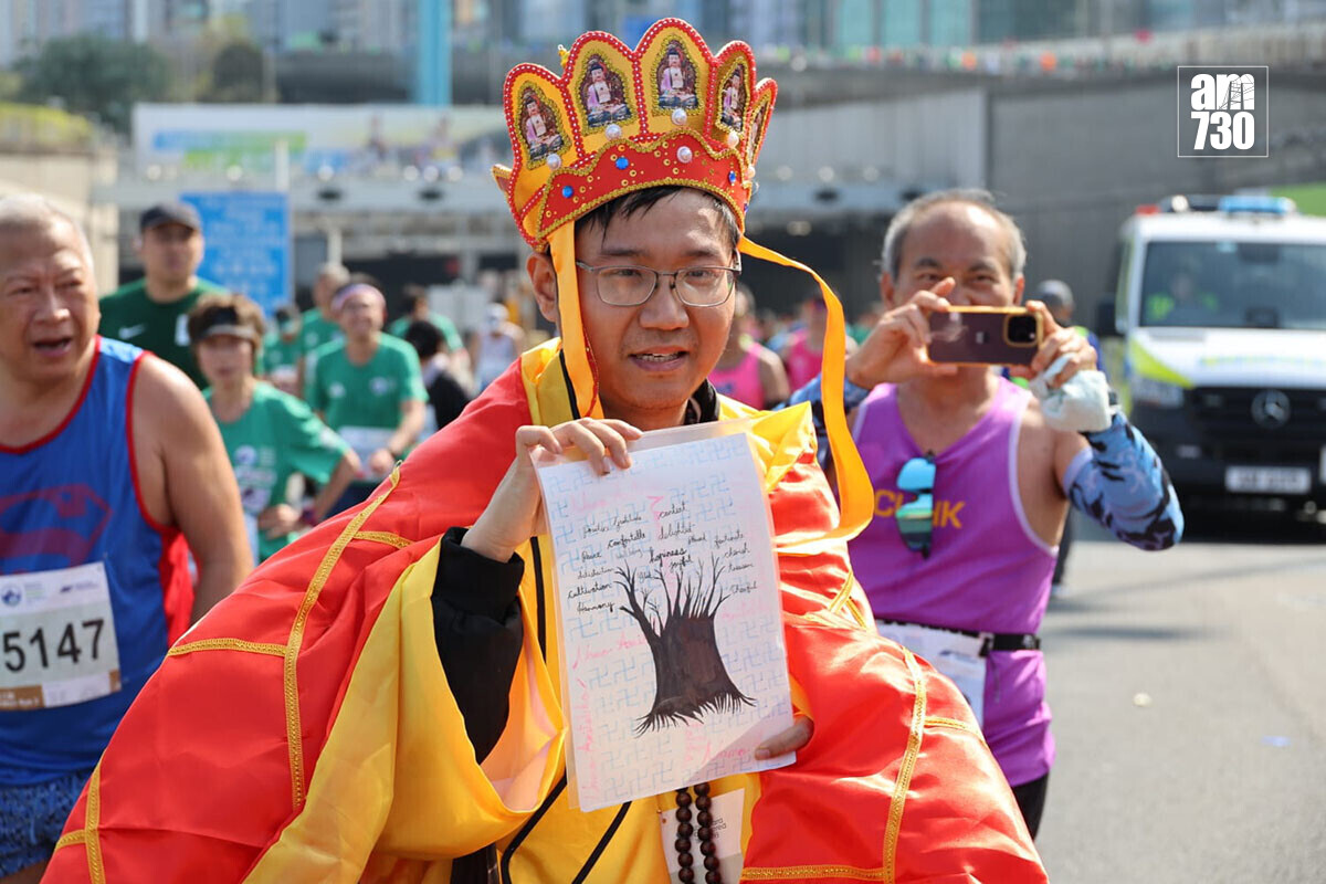 香港馬拉松1月18日舉行，大批跑手悉心打扮出戰。(鍾式明攝)