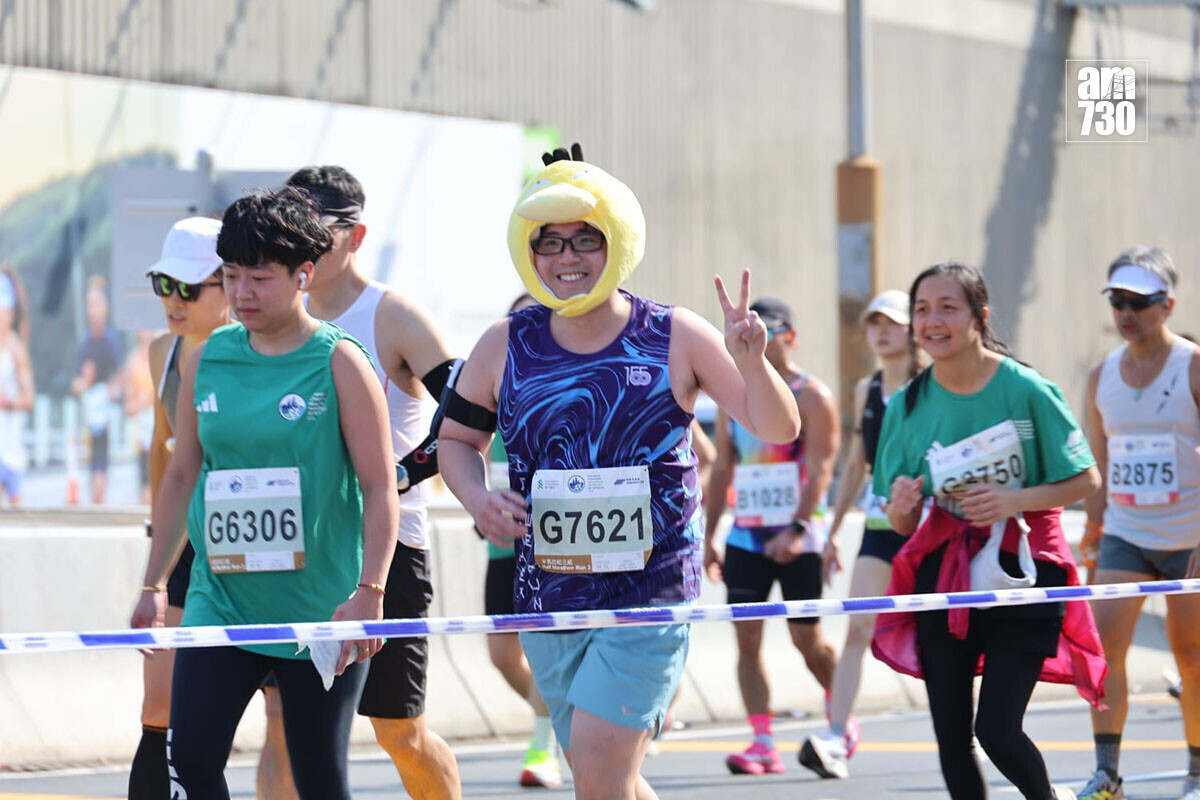 香港馬拉松1月18日舉行，大批跑手悉心打扮出戰。(鍾式明攝)