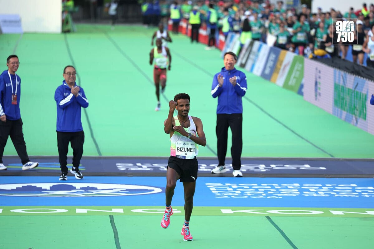 香港馬拉松1月18日舉行，跑手Bizuneh Melaku Belachew衝線後興奮跳舞。(林俊源攝)