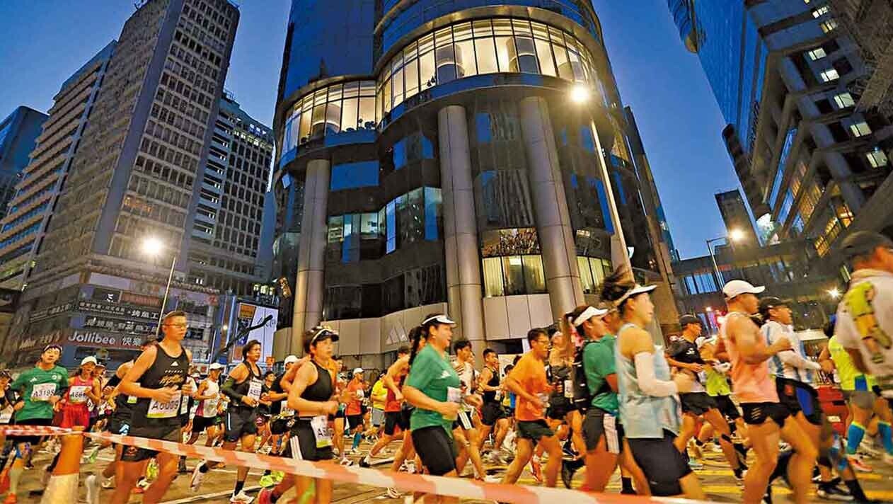 7.4萬人疾風中跑渣馬  李家超：鞏固國際體育盛事之都 田總：成立特別小組 研擴賽事規模