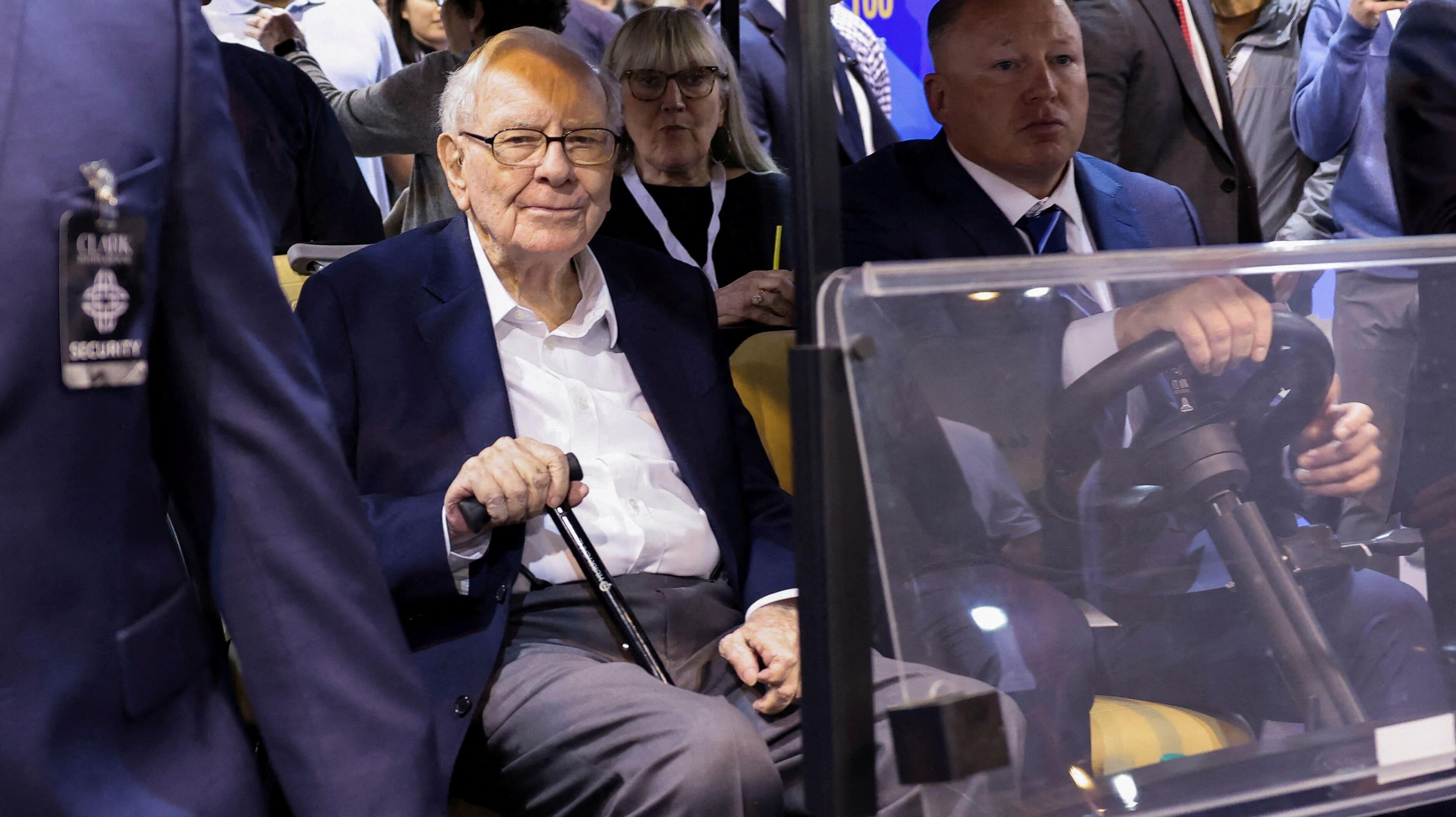 2025 11 01T132900Z 1130720892 RC26J7AXVEAQ RTRMADP 3 BERKSHIRE RESULTS (1) 0