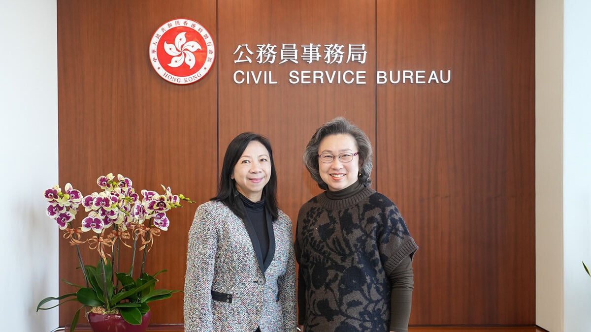 楊何蓓茵(右)相信林雪麗(左)能為公務員事務局注入新思維。(楊何蓓茵FB)