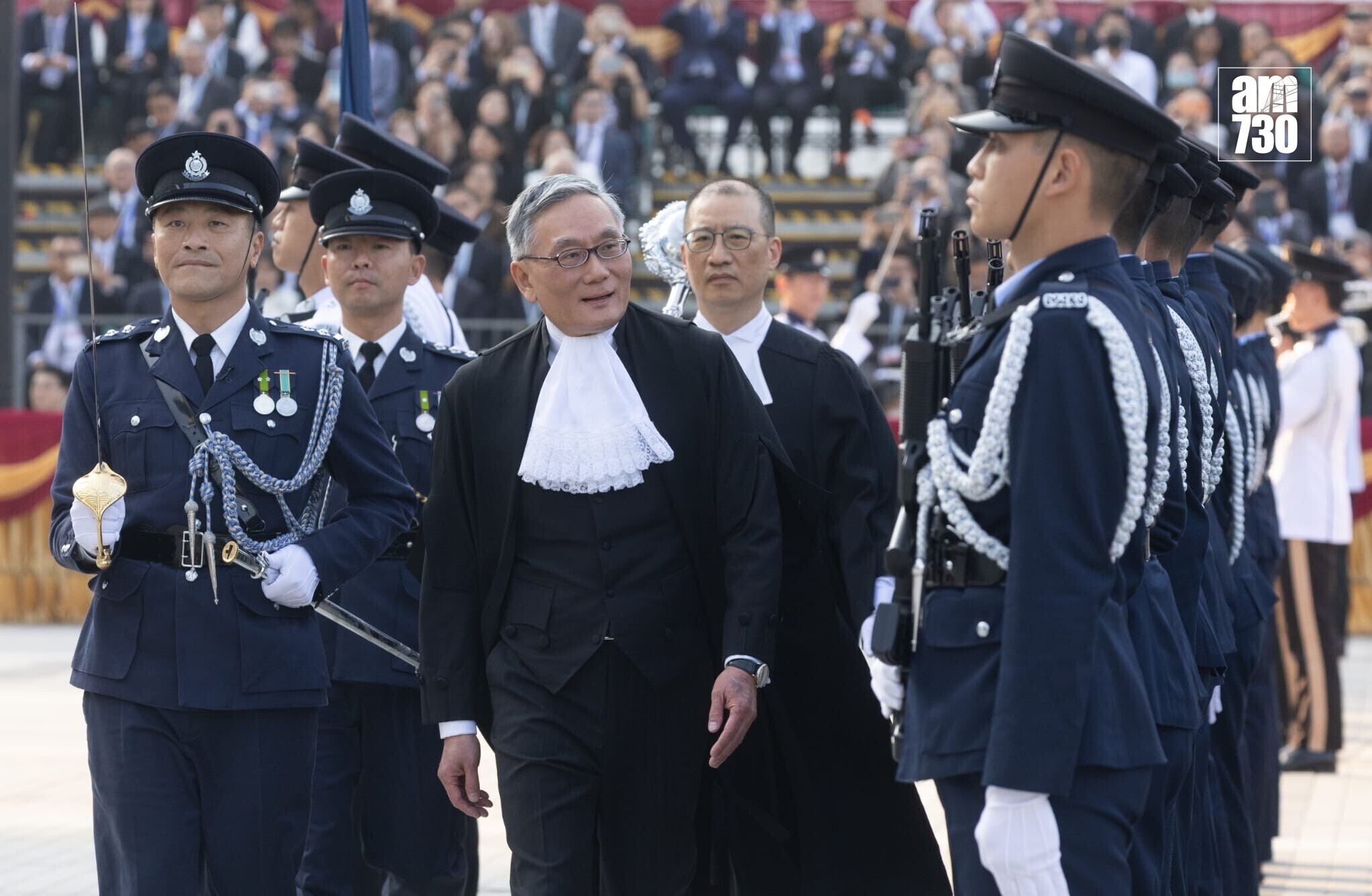 張舉能檢閱警察儀仗隊。(蘇文傑攝)