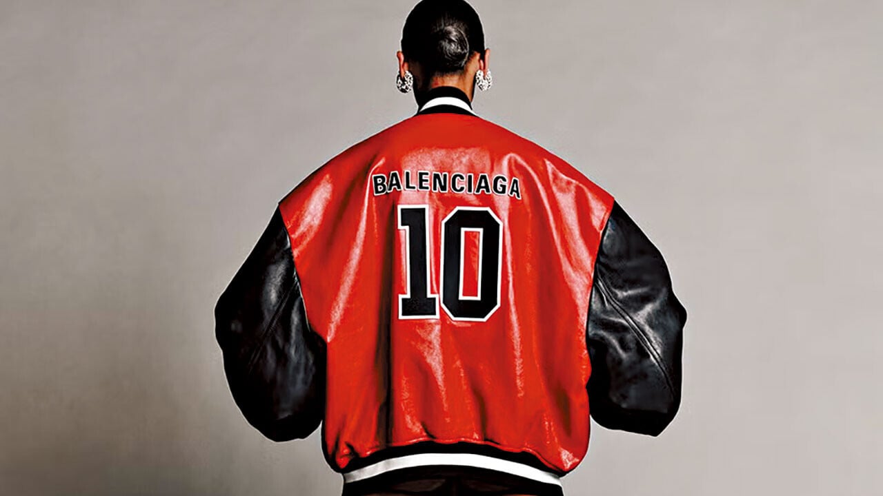 Balenciaga 1966年秋冬季招牌嘅繭型廓形。