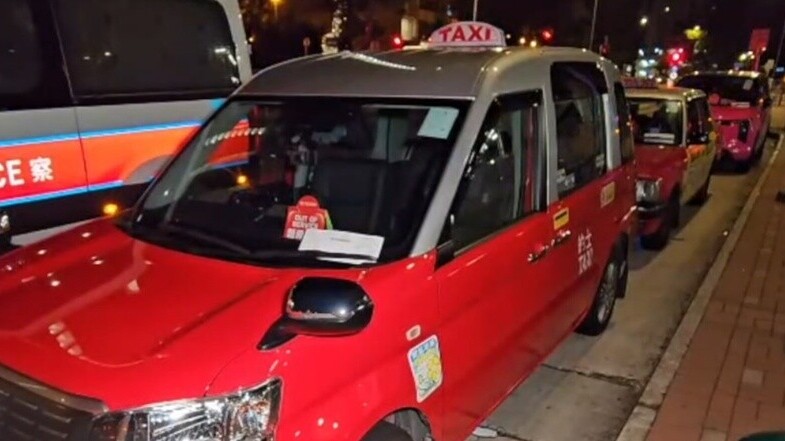 沙田圍站醉漢虛報火警，連累泊路邊3的士食「牛肉乾」。(網上截圖)