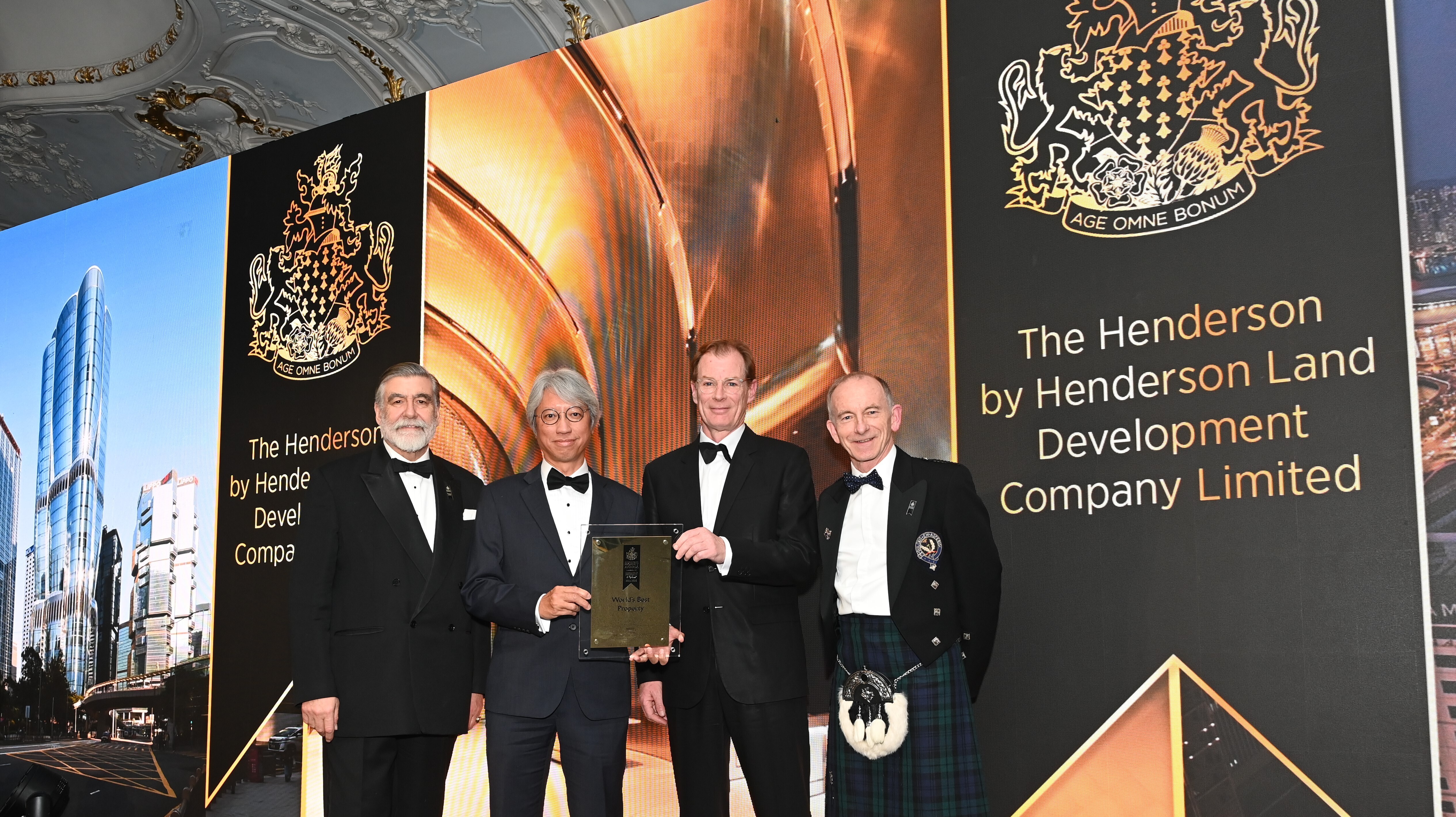 恒基地產表示，在「國際房地產大獎」，The Henderson成功擊敗全球對手榮獲三項殊榮