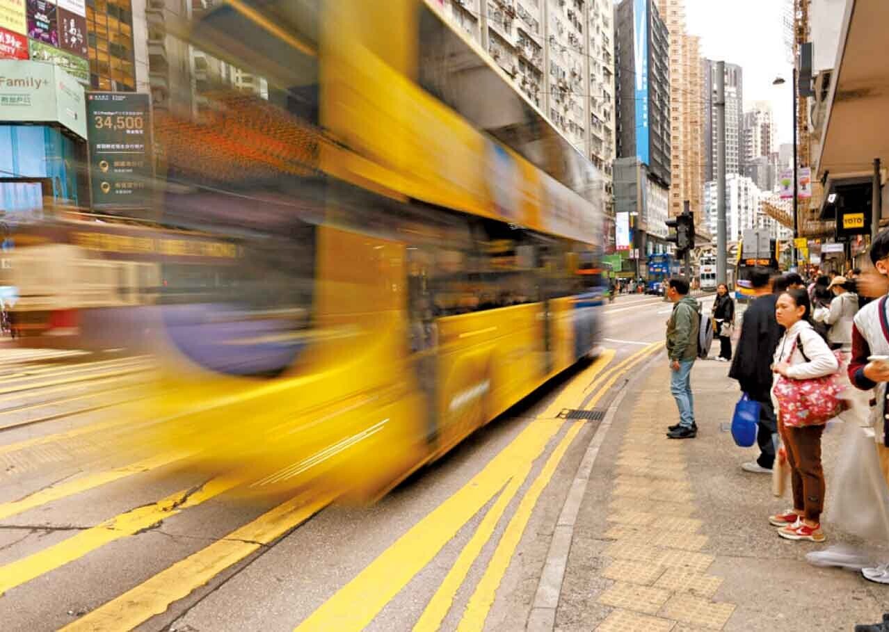 政府計劃在銅鑼灣行人過路處等安裝60支防撞柱等汽車防撞設施。(林俊源攝)