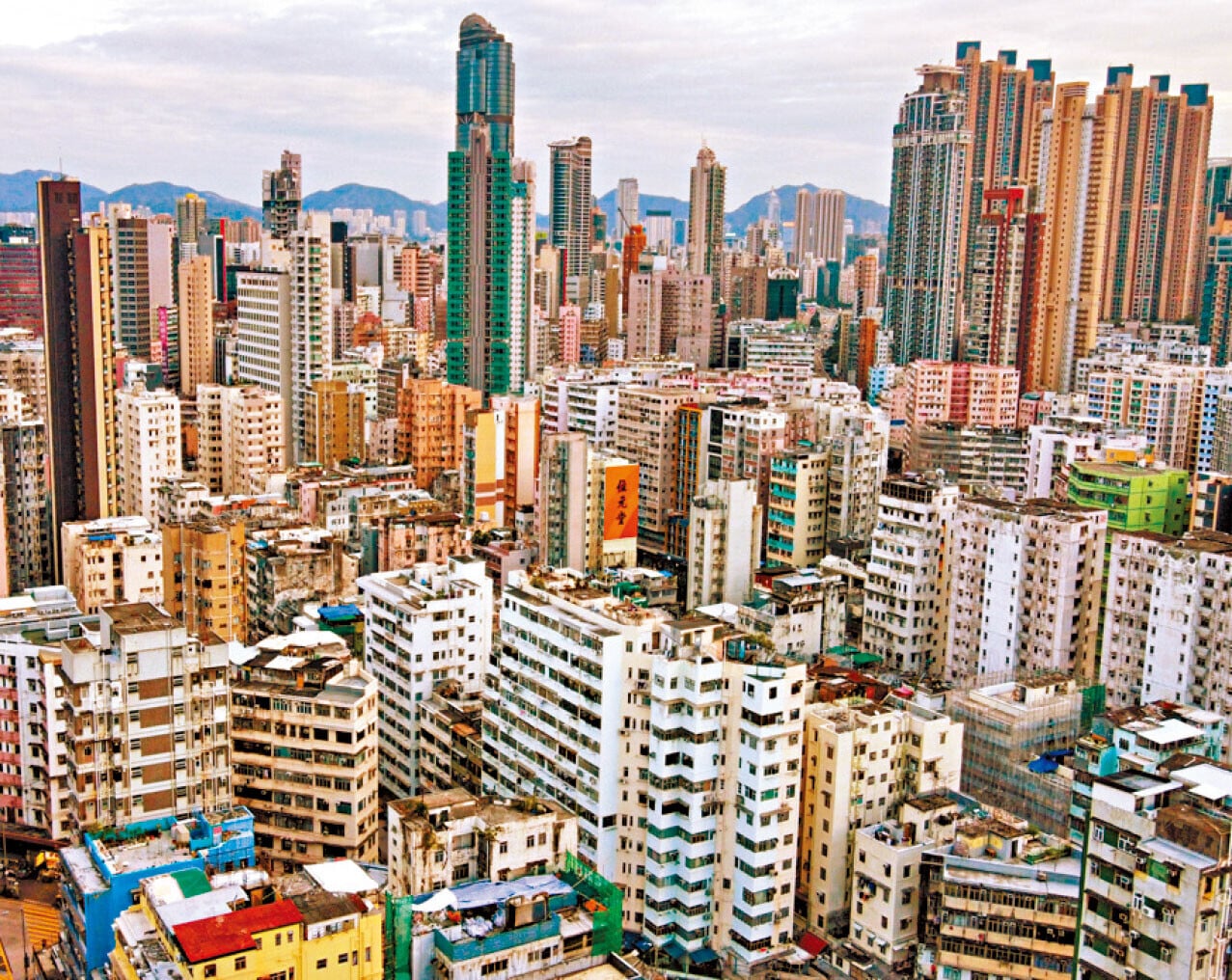 住宅樓市去年中開始回暖，這點在測量師行的工作量中可以印證。(資料圖片)