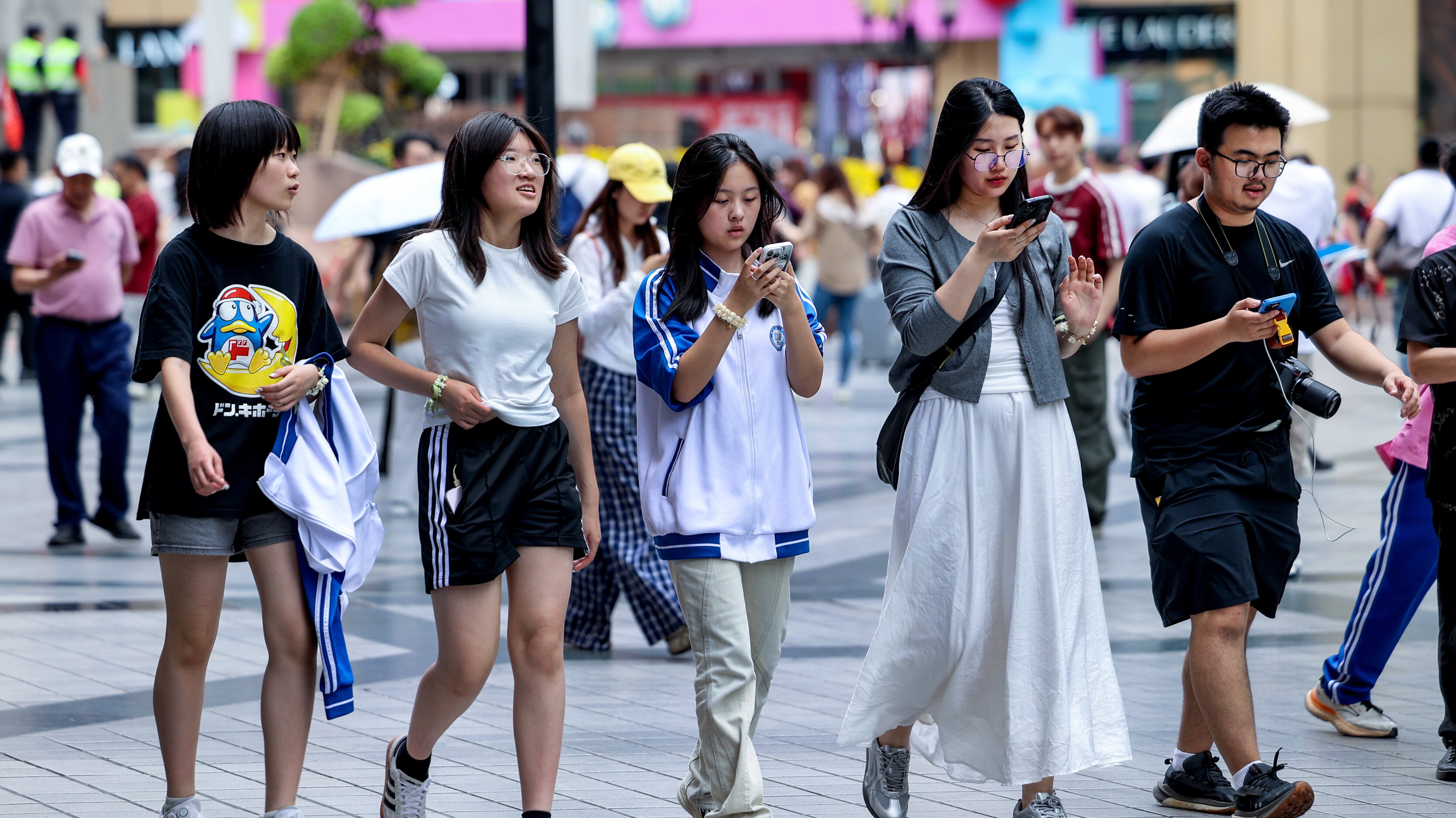 國家統計局公布，去年12月，全國城鎮不包含在校生的16至24歲勞動力失業率錄得16.5%。(資料圖片/路透社)