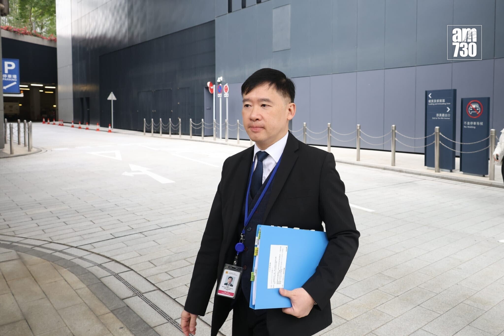 胡健民被傳媒追問有否接獲曾國衞離任的消息，他稱不回應揣測性的問題。(林俊源攝)